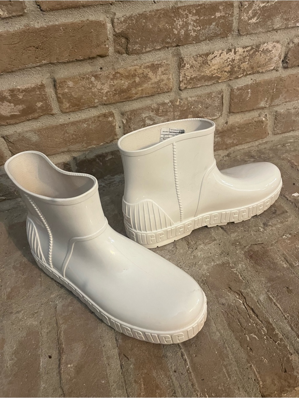 UGG White Waterproof Rain Boots Women’s Size 11